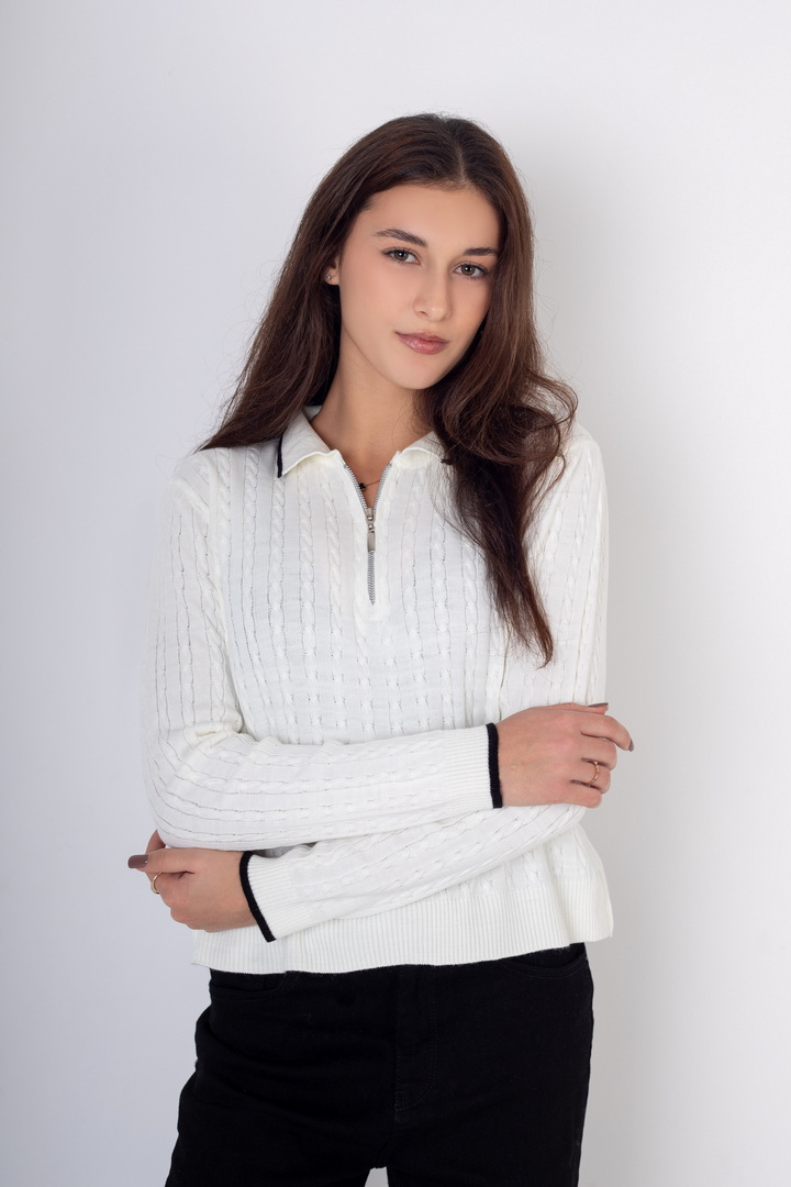 Светр жіночий